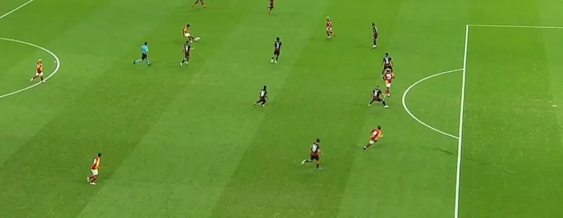 Galatasaray'ın golü ofsayta takıldı! - 1