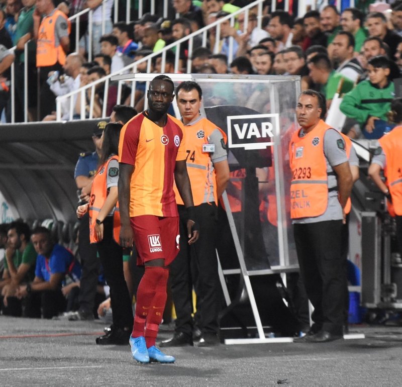 Galatasaray yenildi capsler patladı!