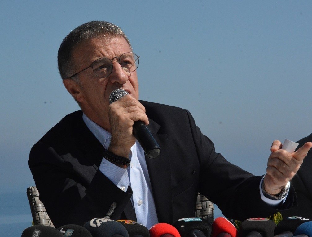 Ahmet Ağaoğlu kolları sıvadı!