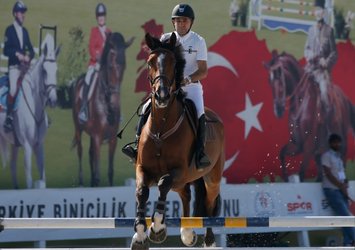 Binicilikte Cumhuriyet Kupası heyecanı İzmir'de