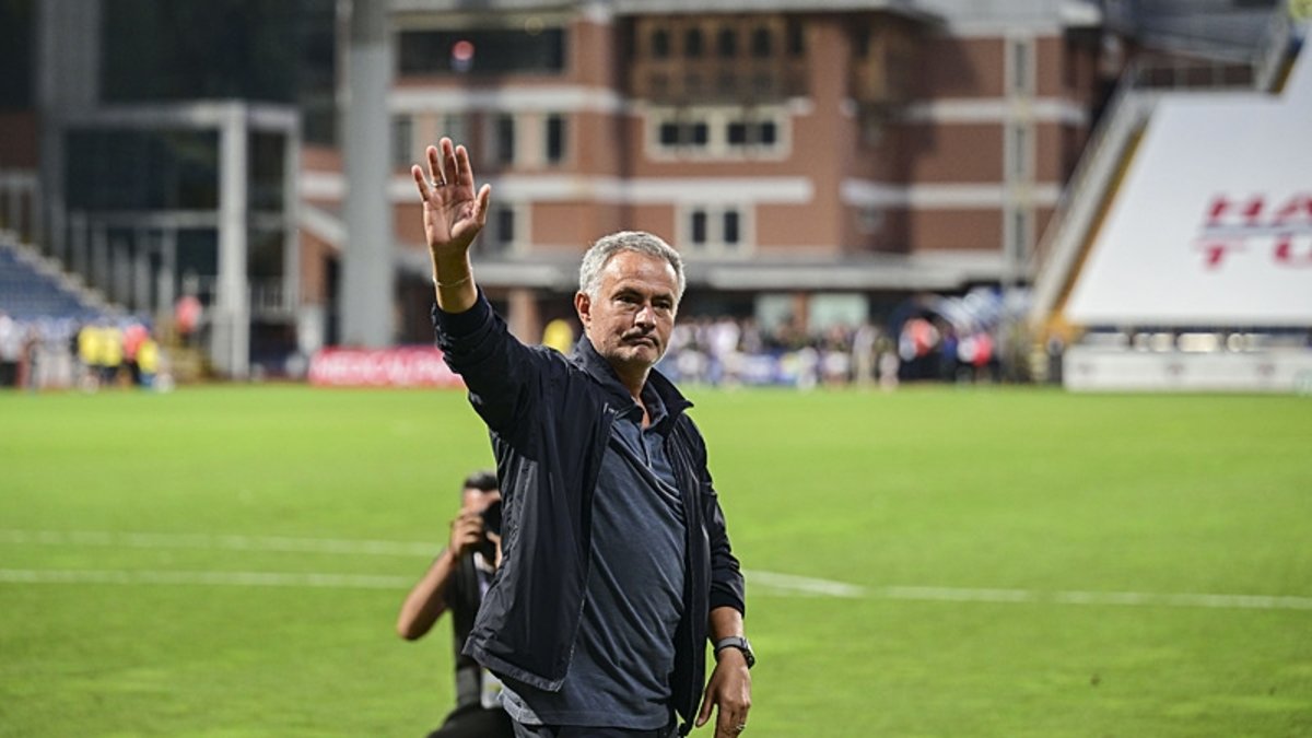 Fenerbahçe'de Mourinho kararı! Sezon sonu tablo ne olursa olsun... Fenerbahçe'de Mourinho kararı! Sezon sonu tablo ne olursa olsun...