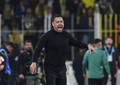 Çağdaş Atan: Ayağa kalkmak zorundayız!