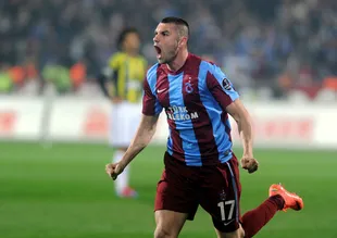 Burak Yılmaz, Trabzonspor için yola çıktı