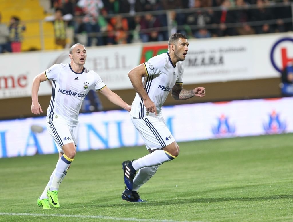 Fenerbahçe’de 5 ismin bileti kesildi