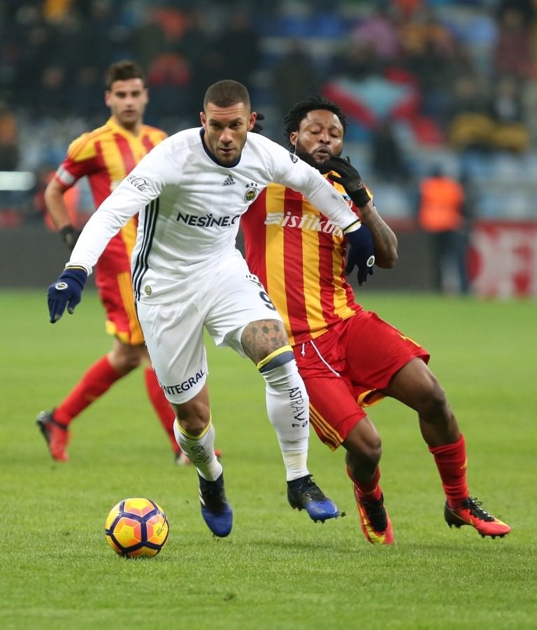 Kayserispor-Fenerbahçe karşılaşmasından kareler