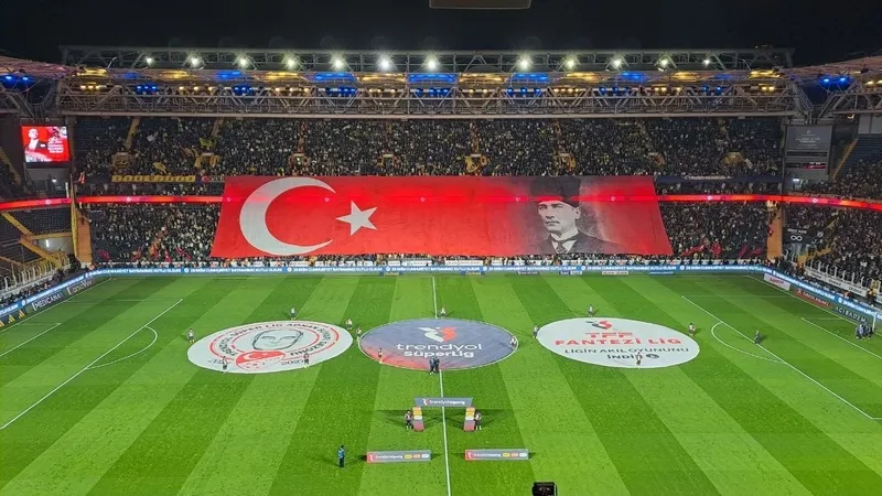 Fenerbahçe tribünlerinden Cumhuriyet Bayramı'na özel koreografi! - 1