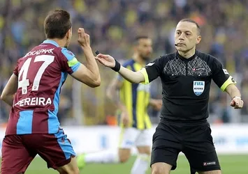 Cüneyt Çakır dün sahada bugün VAR'da