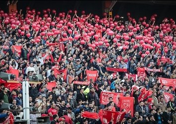 İran'da 80 bin taraftardan Türkiye'ye destek