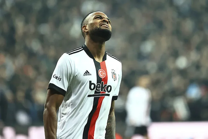Cyle Larin Beşiktaş'a veda etti! - 1