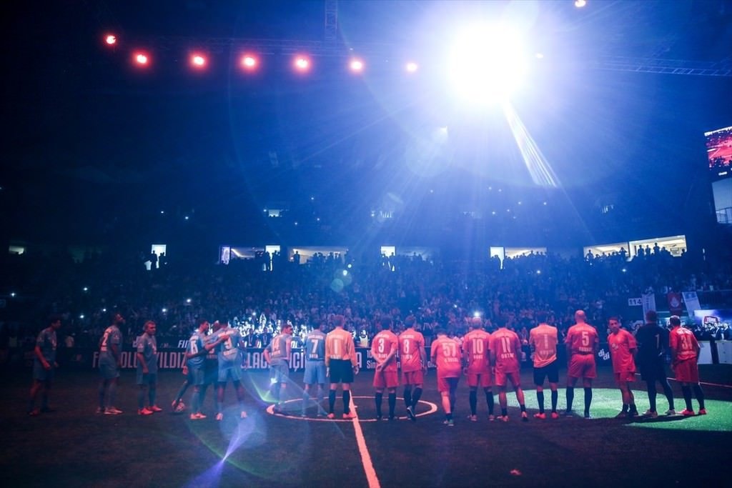 Futbolun yıldızları Darülaceze için oynadı