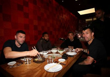 Ahmet Kavalcı'dan futbol takımına yemek