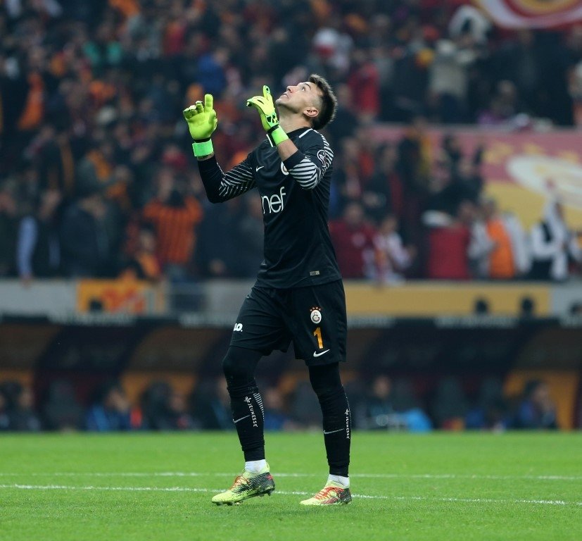 Tüyolar Muslera’dan