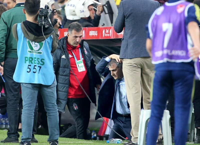 İşte derbide ekranlara yansımayan olay kareler...