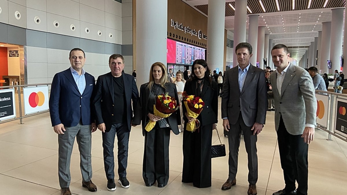 GALATASARAY HABERİ: Hagi ve Popescu UEFA Kupası zaferinin yıl dönümü için İstanbul’a geldi! GALATASARAY HABERİ: Hagi ve Popescu UEFA Kupası zaferinin yıl dönümü için İstanbul’a geldi!