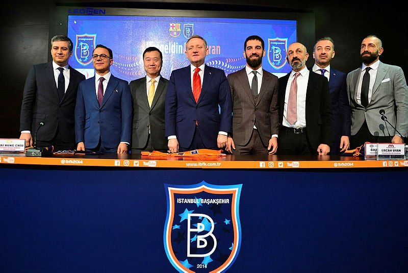 Arda Turan resmen Başakşehir’de