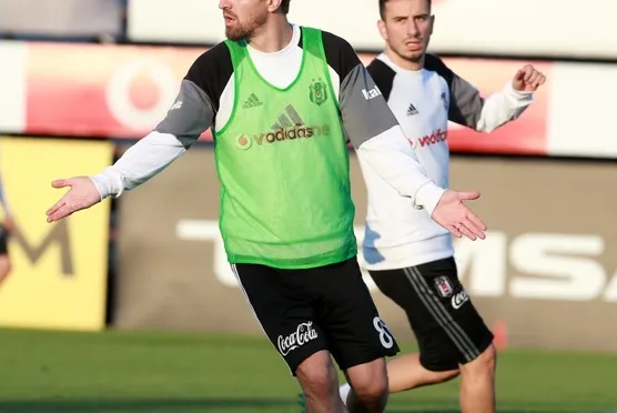 Caner Erkin ile Ersan Gülüm arasında gerginlik