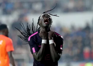 Galatasaray'da Bafetimbi Gomis şoku!