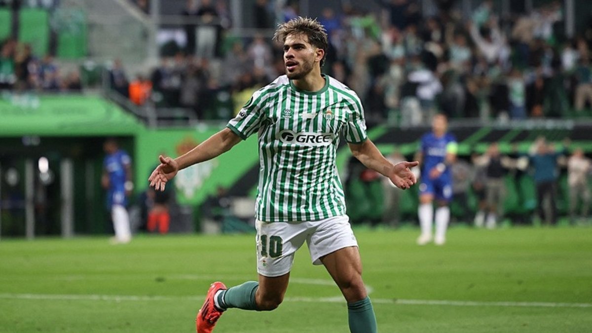 Beşiktaş'ta Ez Abde sesleri! Konferans Ligi finalinde dikkatleri çekti Beşiktaş'ta Ez Abde sesleri! Konferans Ligi finalinde dikkatleri çekti