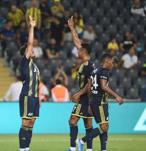 Fenerbahçe-Cagliari maçında dikkat çeken detay! Görenler dönüp bir daha baktı
