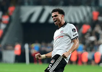 Pepe Süper Lig'de forvetleri solladı