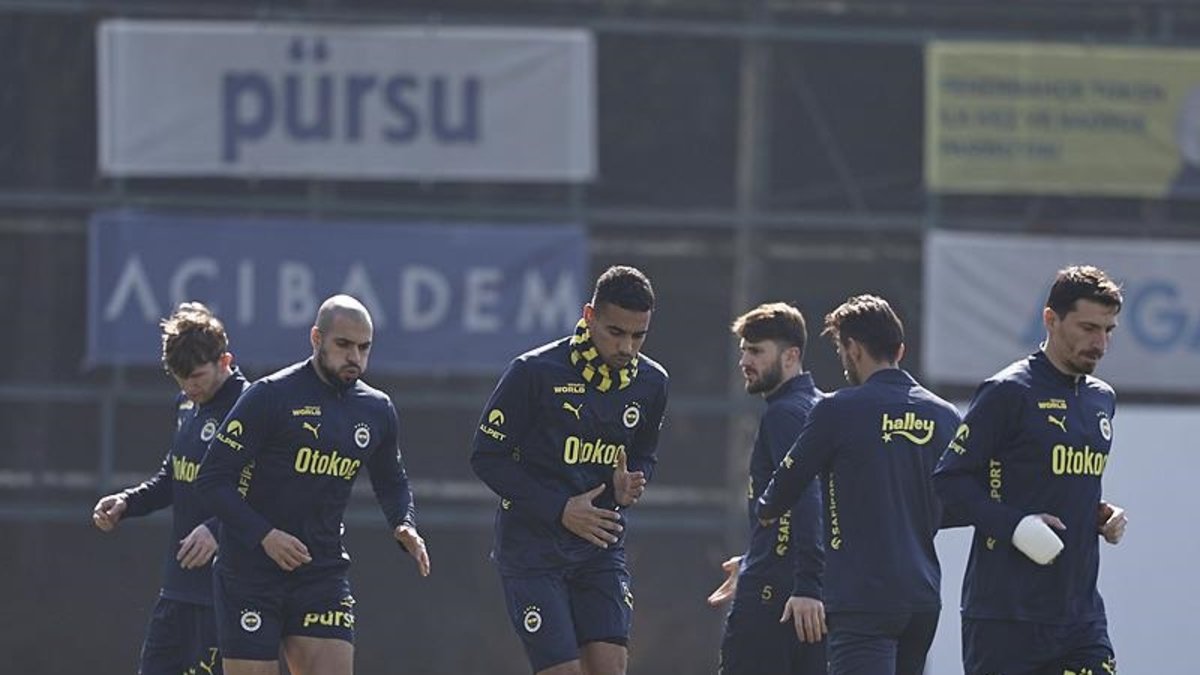Fenerbahçe'nin Rangers maçı kamp kadrosu açıklandı! | UEFA Avrupa Ligi Fenerbahçe'nin Rangers maçı kamp kadrosu açıklandı! | UEFA Avrupa Ligi