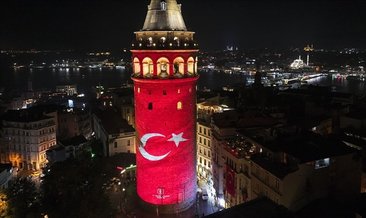 Galata Kulesi'inde 12 Dev Adam süslemesi