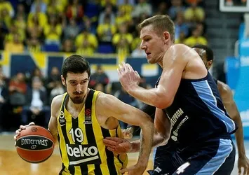Nando De Colo kızıyla çalıştı