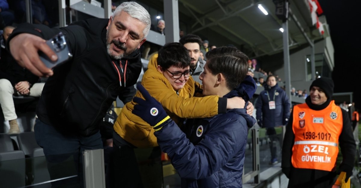 Arda Güler'i gördü gözyaşlarını tutamadı! İşte Ümraniyespor - Fenerbahçe maçından kareler