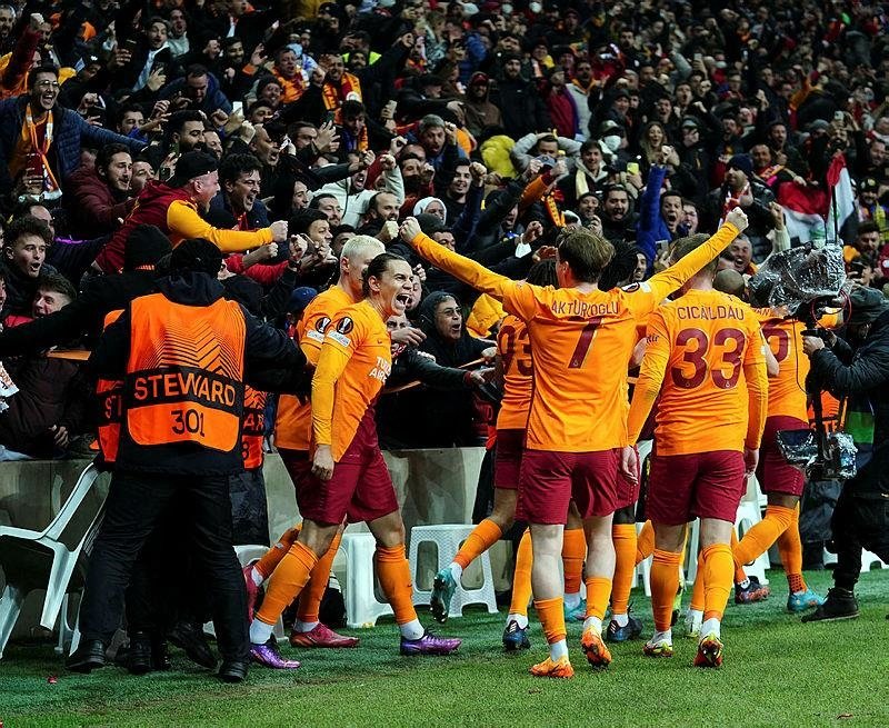 galatasaray-1-2-barcelona-mac-sonucu-oze...93836.jpeg