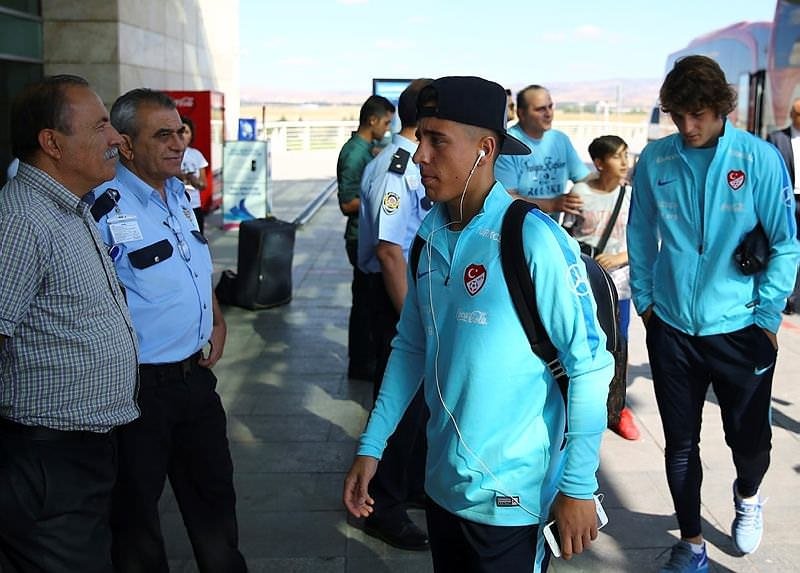 Kendine gel Emre! Yaptığın saygısızlık!