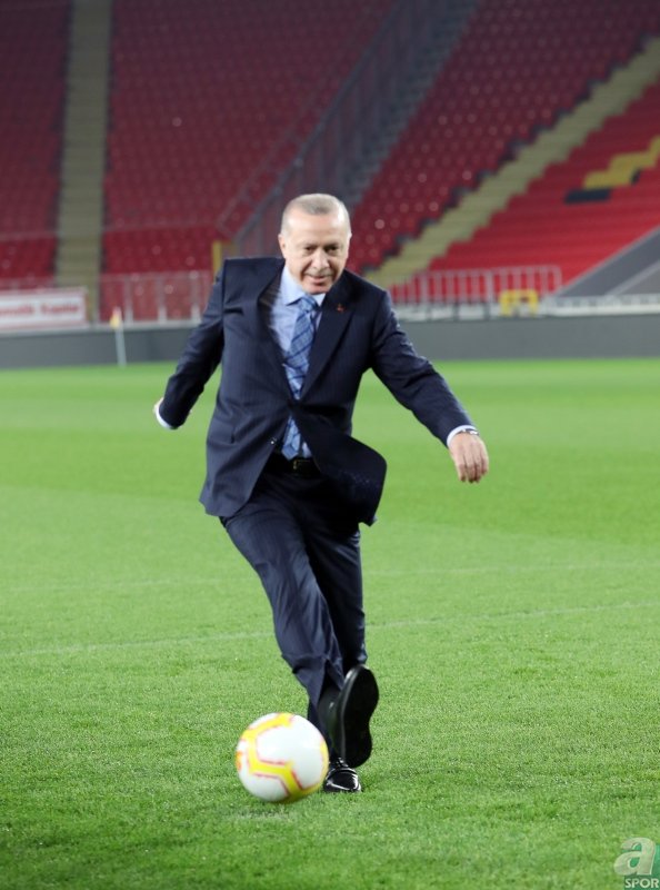 Başkan Recep Tayyip Erdoğan sahalara indi! Durmak yok gollere devam