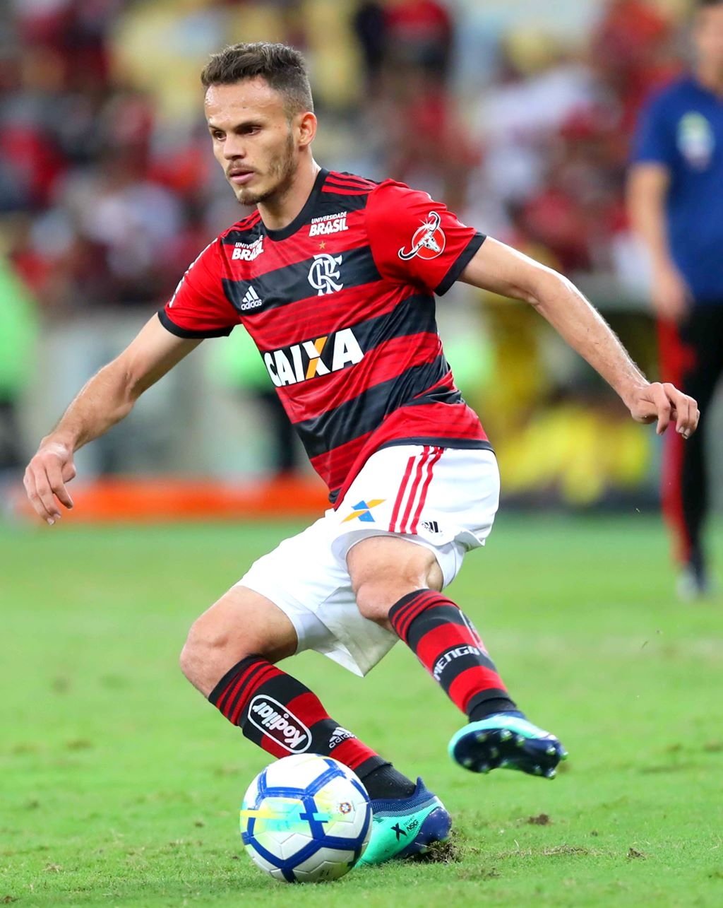 Fenerbahçe sol bekini Brezilya’da buldu! İlk temas kuruldu