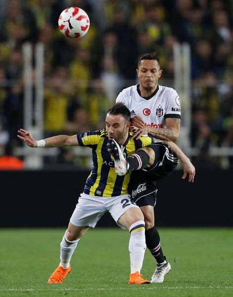 İşte derbide ekranlara yansımayan olay kareler...