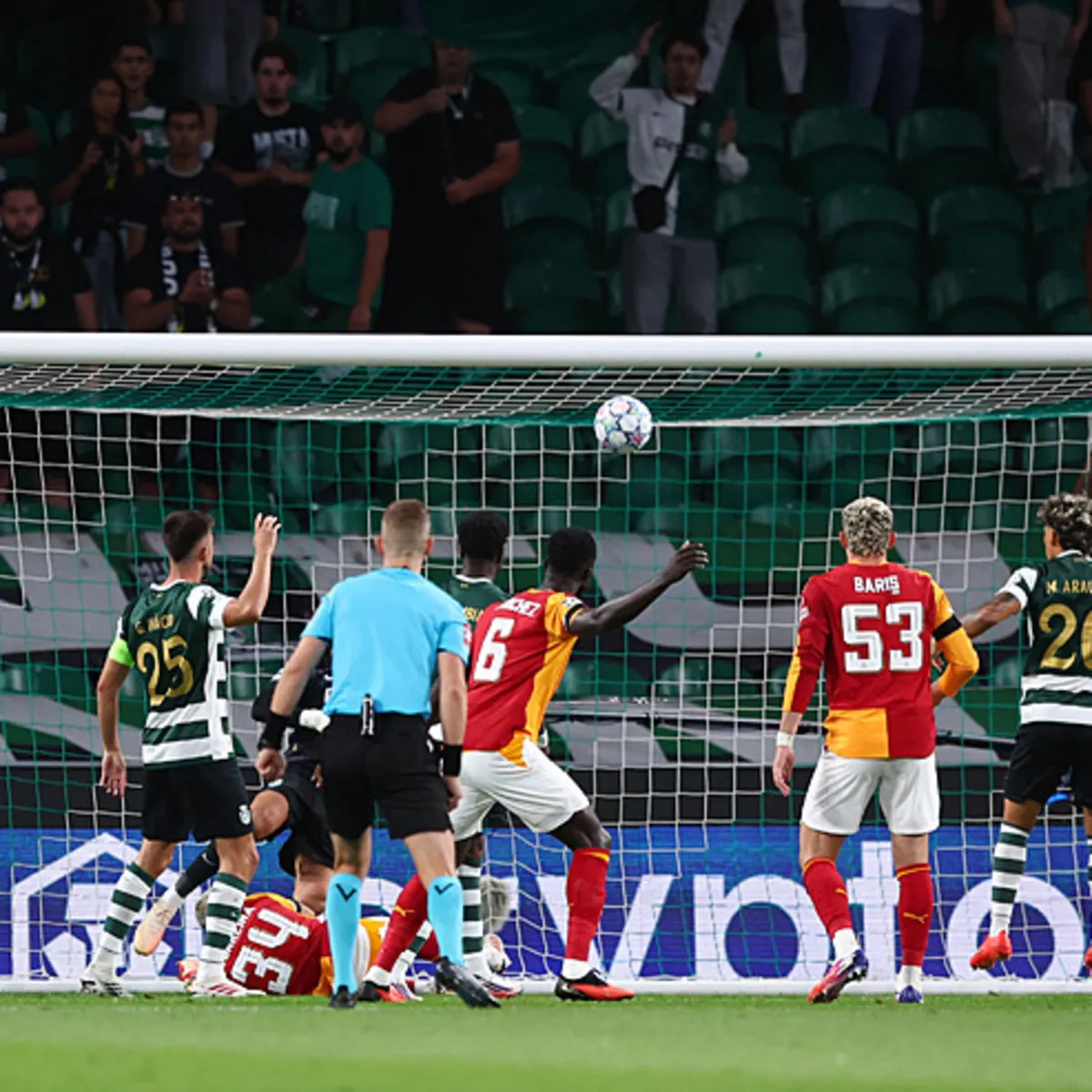 Sporting Lizbon-Galatasaray maçının gollerini izleyin...