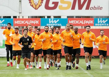 Son şampiyon topbaşı yaptı