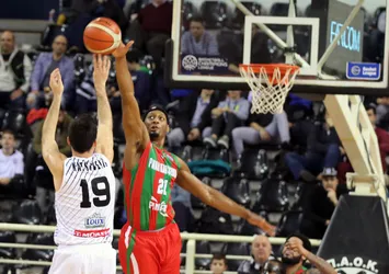 Pınar Karşıyaka çeyrek final için sahada