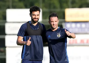 Mehmet Ekici resmen Fenerbahçe'de