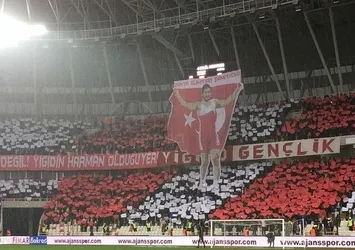 Sivasspor'dan Galatasaray'a Rocky göndermesi
