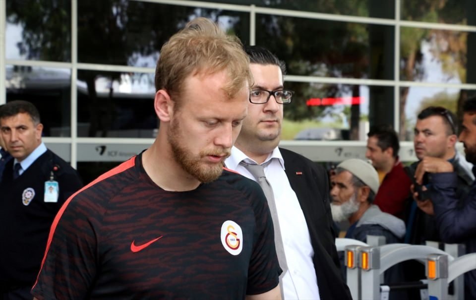 Ünlü futbolcular ve lüks otomobilleri