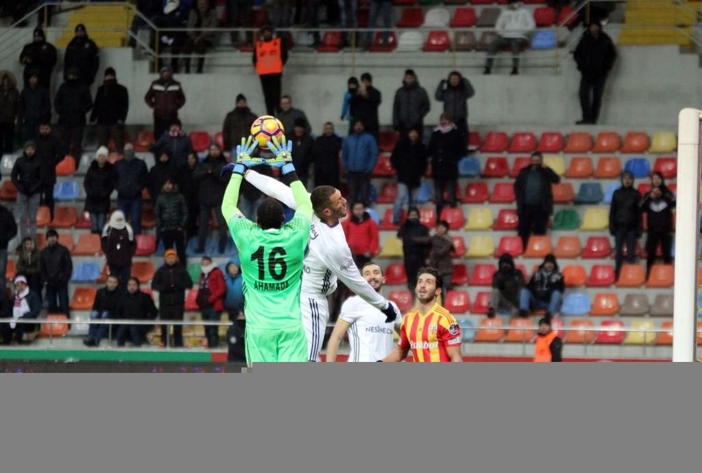 Kayserispor-Fenerbahçe karşılaşmasından kareler