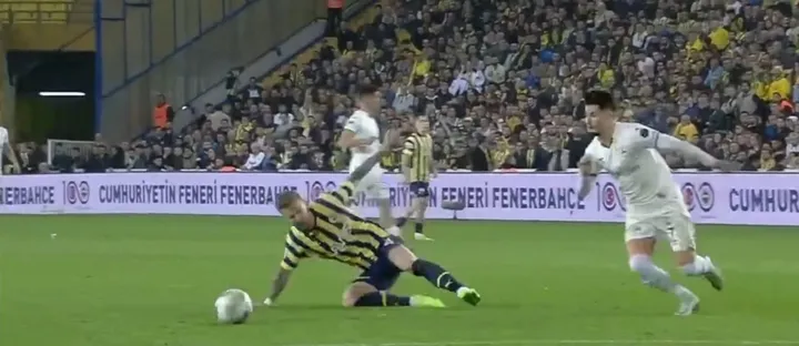 FENERBAHÇE HABERLERİ - Serdar Aziz'in hatası pahalıya patladı! İşte o pozisyon - 1