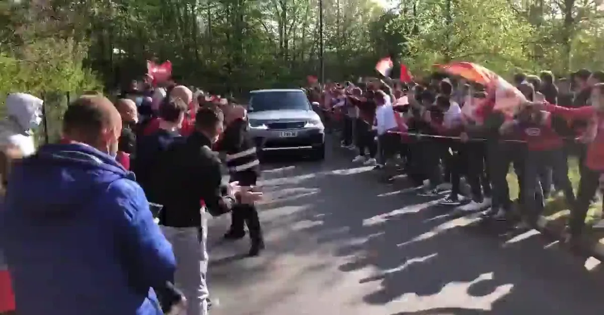 Lille taraftarından Burak Yılmaz'a sevgi seli!