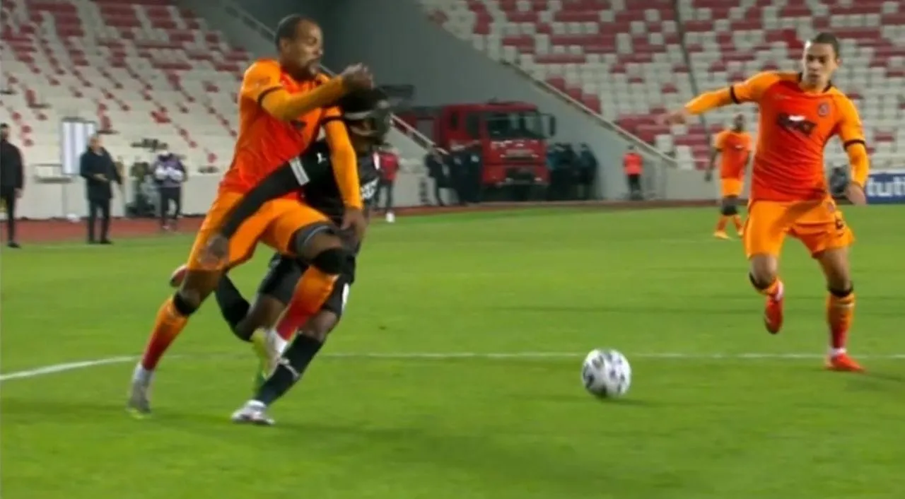 İşte Sivasspor'un Galatasaray maçında penaltı kazandığı pozisyon! - 1