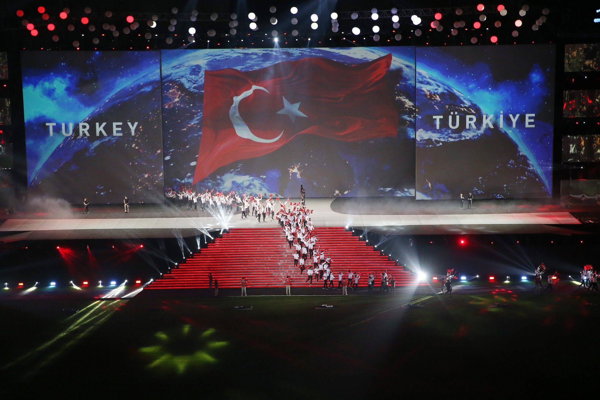 Yok böyle açılış!