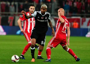 Beşiktaş yönetimi Talisca'yı tartışıyor