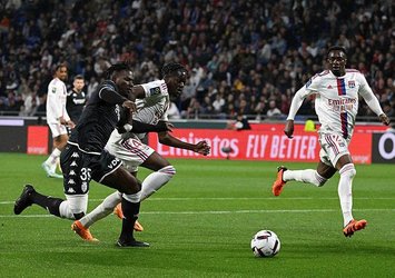 Lyon evinde Monaco'yu devirdi