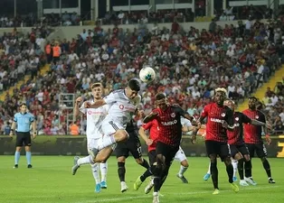 Gazişehir-Beşiktaş maçından kareler