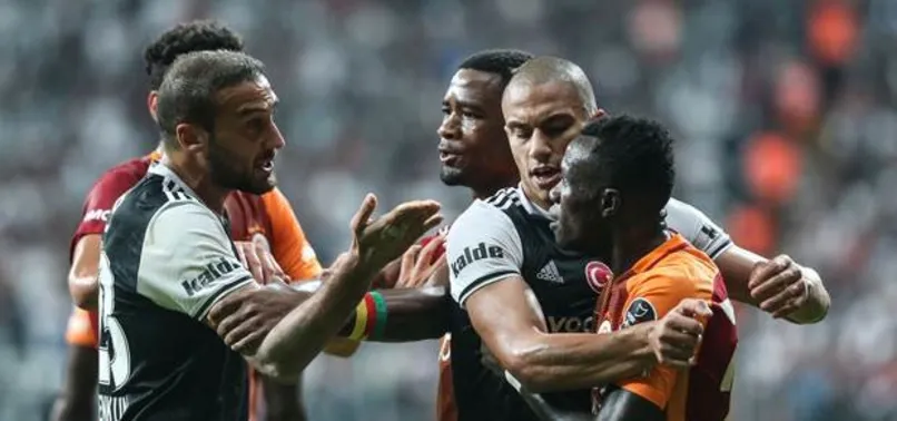 Beşiktaşlı taraftarlar kapıyı kırdı, statta saklandı