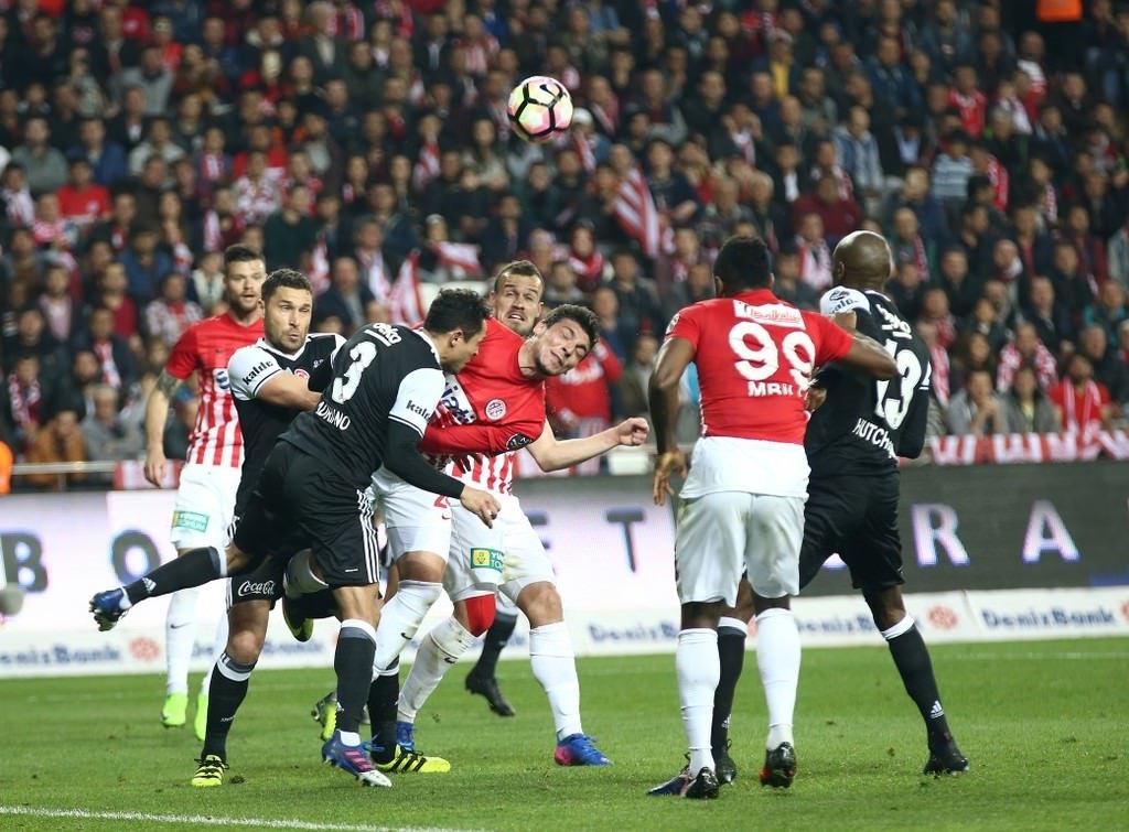 Antalyaspor-Beşiktaş karşılaşmasından kareler
