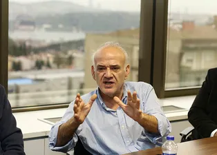 Ahmet Çakar: "Allah cezanızı versin!"